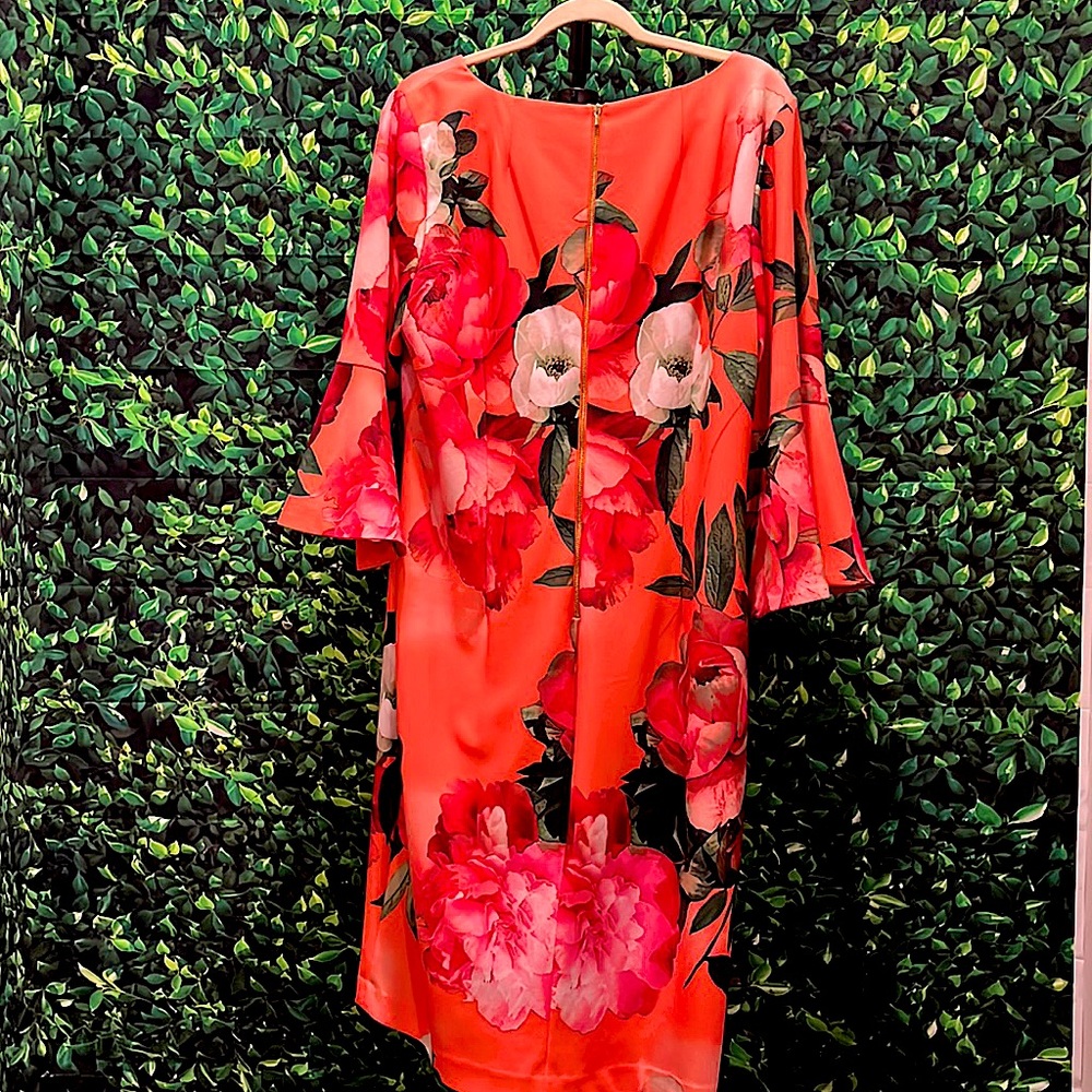 Gorgeous orange floral Midi dress with flared sleeve and gold back zipper size16